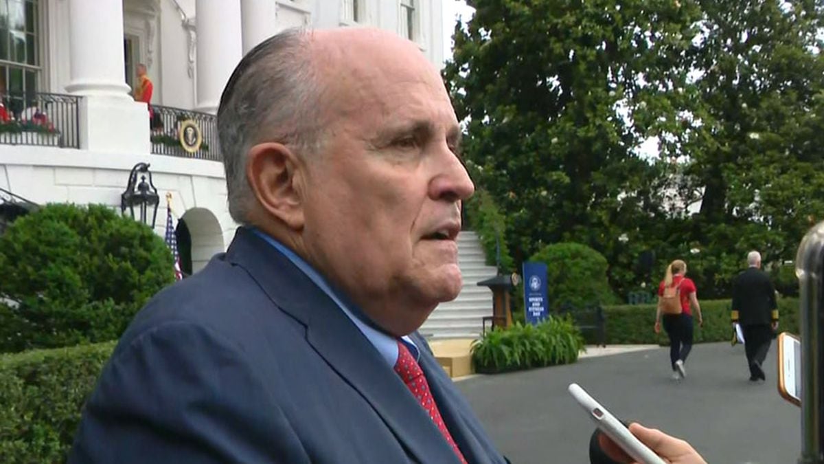 Rudy Giuliani, President Donald Trump's lawyer, is a conduit for Russian misinformation, White House officials reportedly were warned.